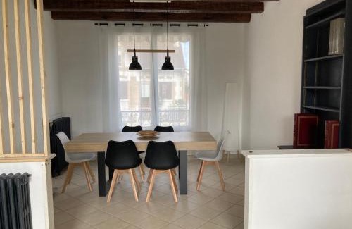 Colombes Casa | Belle maison avec grande terasse à 10 minutes en train de Paris centre et 6 min à pied de la gare et du centre ville