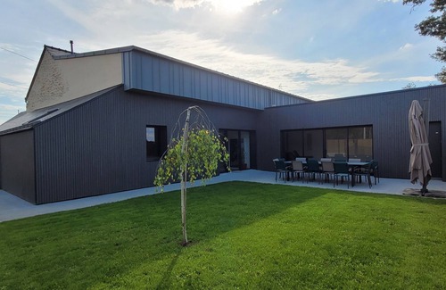 Peaule Casa | Belle Maison de Campagne Avec Piscine Intérieure Ti Mean