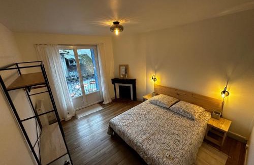 Vic-sur-Cere Apartamento | Belle maison de ville au cœur du village de montagne