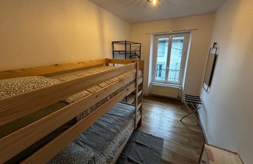Vic-sur-Cere Apartamento | Belle maison de ville au cœur du village de montagne