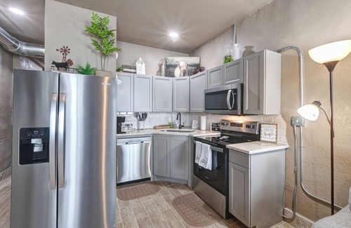 Baird Apartamento | Belle Plain Inn Rustic Refuge