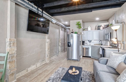 Baird Apartamento | Belle Plain Inn Rustic Refuge