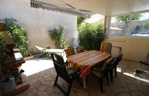 Portiragnes-Plage Villa | Belle villa 5 couchages 2 chambres 2 terrasses piscine commune dans résidence securisée à 200m de la mer LRMA23