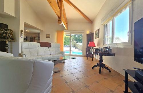 Realville Casa | Belle villa Réalville - 6 personnes - Piscine et parking privés - Véranda climatisée - Terrasse - 3 chambres doubles