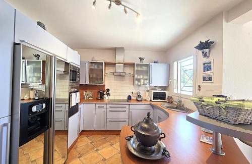 Realville Casa | Belle villa Réalville - 6 personnes - Piscine et parking privés - Véranda climatisée - Terrasse - 3 chambres doubles