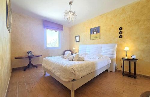 Realville Casa | Belle villa Réalville - 6 personnes - Piscine et parking privés - Véranda climatisée - Terrasse - 3 chambres doubles