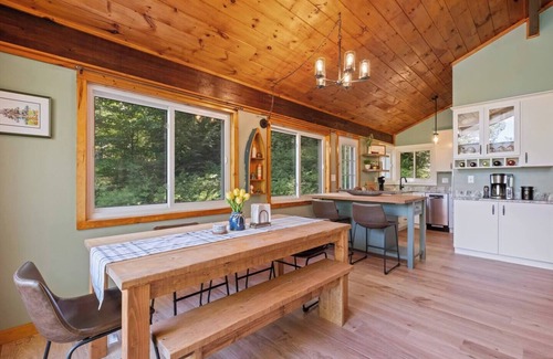 East Wakefield Casa | Belleau Lake Escape - Walking distance to lake
