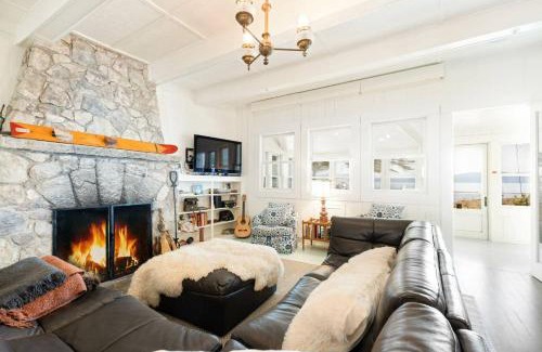 Homewood Casa | Belleview Lakefront by Tahoe Getaways - Hot Tub, Pier, Buoy and Guest House