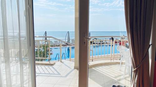 Ravda Apartamento | Bellevue Beachfront Paradise