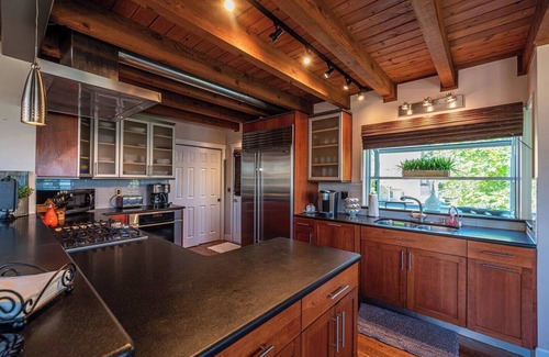 Eastgate Casa | Bellevue Cougar Mountain Lakeview Retreat