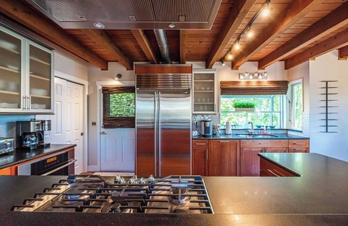 Eastgate Casa | Bellevue Cougar Mountain Lakeview Retreat