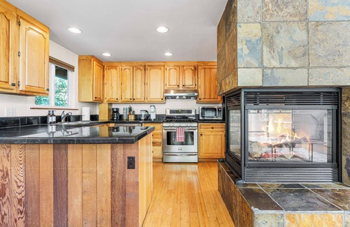 Eastgate Casa | Bellevue Forest Haven Hideaway