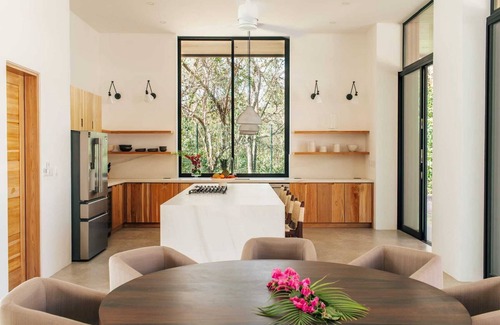 Playa Guiones Villa | Bellevue, great Location! Private path to beach