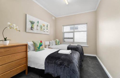 Bellevue Heights Casa | Bellevue Heights HolidayHome - Flinders Uni & Med
