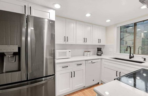 Northwest Bellevue Apartamento | Bellevue Modern Luxe Townhouse near DT /520/ I405
