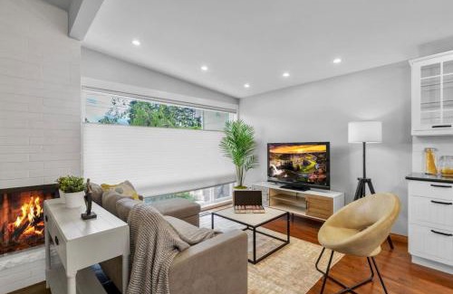 East Lake Hills Casa | Bellevue Work & Relax Near Downtown
