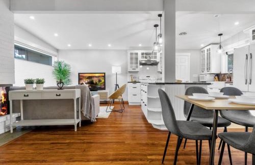 East Lake Hills Casa | Bellevue Work & Relax Near Downtown