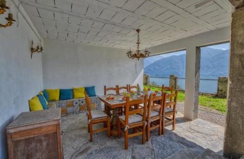 San Siro Apartamento | Bello Pezzo 2-Bedroom Lakeview Apartment with Shared Garden and Terrace