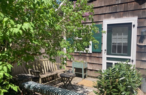 Bellport Cabaña | Bellport Village cottage