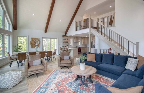 Madawaska Valley Cabaña | Bells' Dream Lakehouse on Bark Lake
