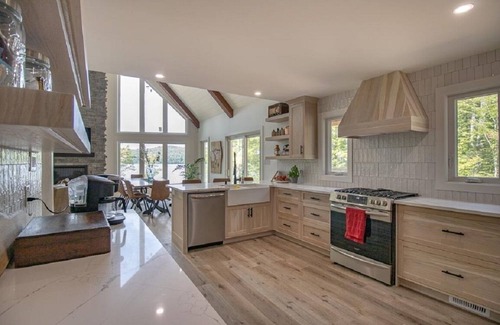 Madawaska Valley Cabaña | Bells' Dream Lakehouse on Bark Lake
