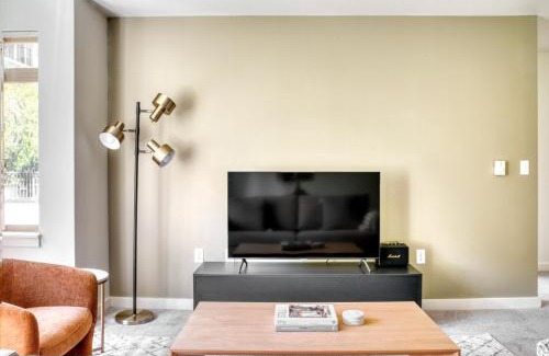 Belltown Apartamento | Belltown 1BR w Gym Views BBQ Easy Commute SEA-469