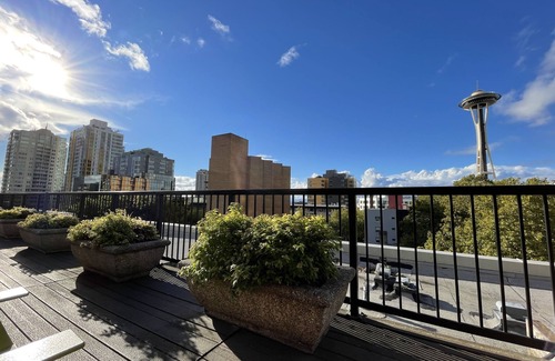 Belltown Apartamento | Belltown oasis: Space Needle, MOPOP, Chihuly