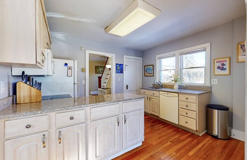 Stamford Casa | Belltown Retreat - Shopping, Dining, Pet Friendly