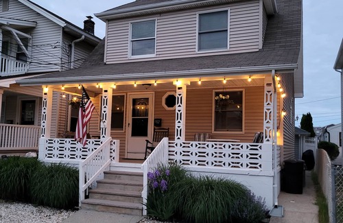Wall Casa | Belmar, NJ - 1 Block to the Beach!!