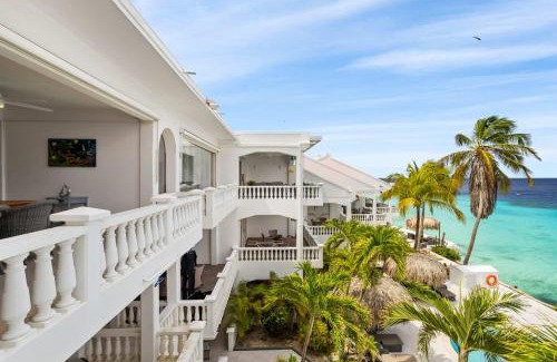 Belnem Apartamento | Belmar Oceanfront Apartments 21 right on the ocean with diving facilities