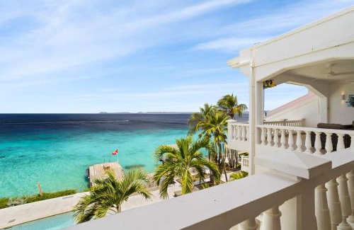 Belnem Apartamento | Belmar Oceanfront Apartments 21 right on the ocean with diving facilities