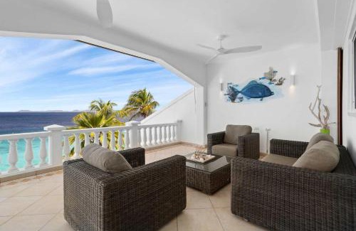 Belnem Apartamento | Belmar Oceanfront Apartments 21 right on the ocean with diving facilities