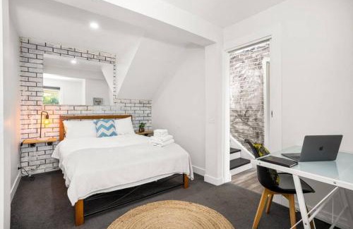 Belmont Casa | Belmont 3BR Townhome by Short and Long Stays