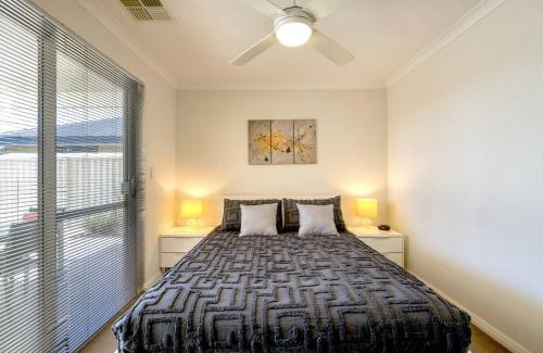 Belmont Villa | Belmont Beauty - Relaxing Poolside Stay for Families