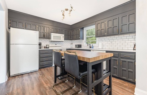 Belmont Casa | Belmont Bliss: 3BR Home with AC
