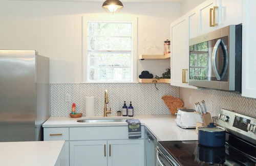 Russellville Casa | Beloved Bush Bed and Board - Experience Beautiful Lake Moultrie