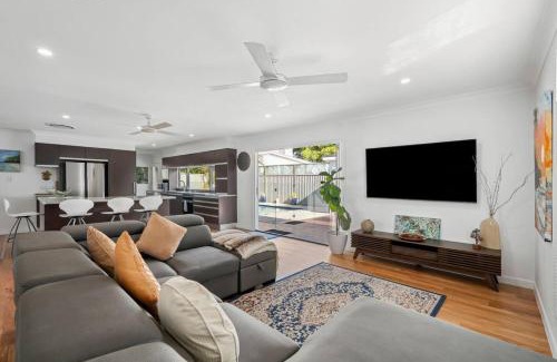 Broadbeach Waters Casa | Bels Florida Family Getaway - Pool, WiFi, BBQ