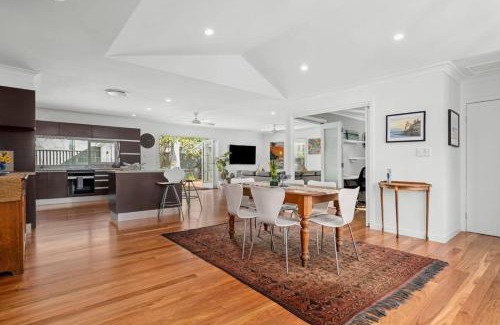 Broadbeach Waters Casa | Bels Florida Family Getaway - Pool, WiFi, BBQ
