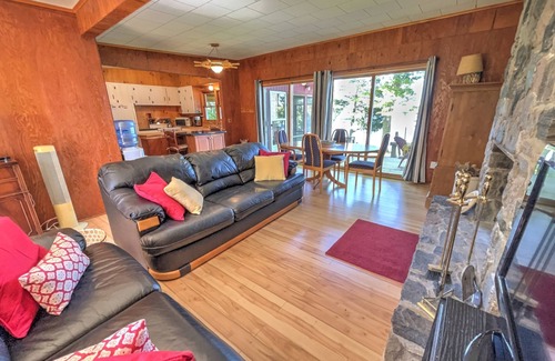 Rideau Lakes Casa | Belsize Cottage- Newboro Ontario
