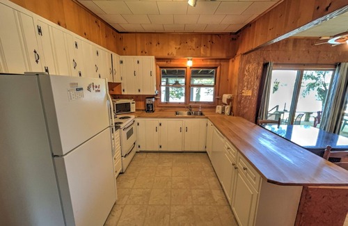 Rideau Lakes Casa | Belsize Cottage- Newboro Ontario