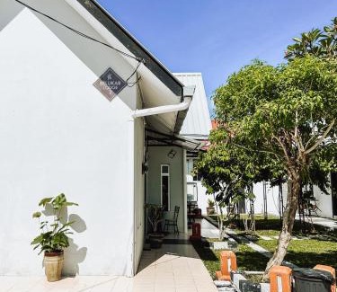 Kampung Mawar Chalet De Esquí | Belukar Lodges Private Homestay