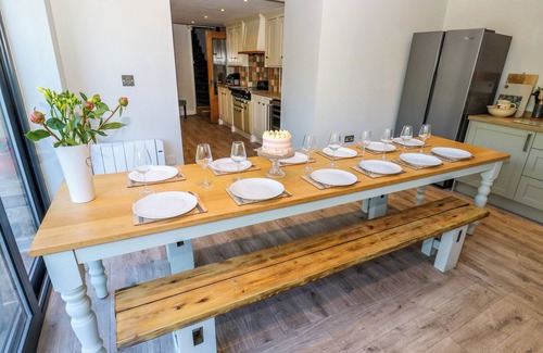 Halifax Cabaña | BELVEDERE FARM, pet friendly, with hot tub in Hipperholme