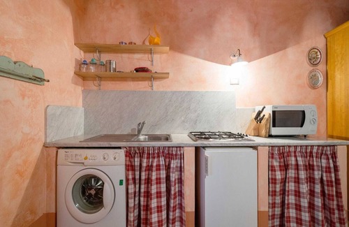 Fabro Villa | Fantástico apartamento en una villa con piscina y jardín compartidos