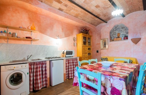 Fabro Villa | Fantástico apartamento en una villa con piscina y jardín compartidos