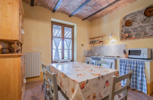 Fabro Villa | Apartamento en villa con jardín y piscina comunitaria