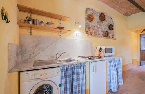 Fabro Villa | Apartamento en villa con jardín y piscina comunitaria