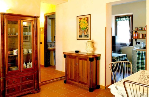 San Severino Marche Villa | Elegante Villa en Palazzata con Vistas al Campo