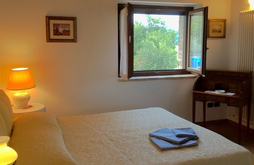 San Severino Marche Villa | Elegante Villa en Palazzata con Vistas al Campo