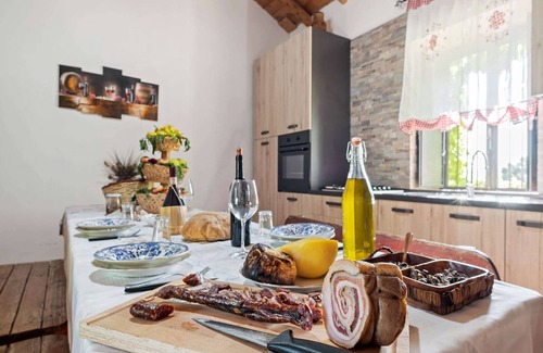 Maniace Cabaña | Atractiva casa de campo con jardín privado