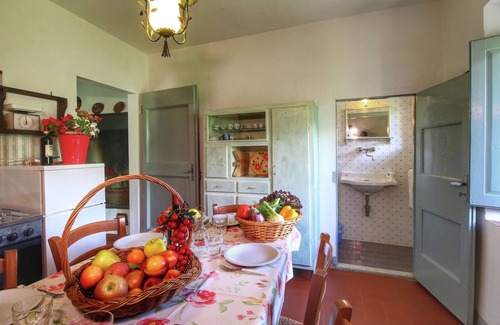 Petrognano Otro | Espaciosa Casa Rural en Rufina con Piscina Privada